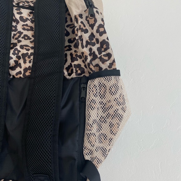 APL packable backpack - Picture 6 of 8